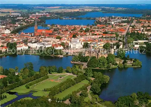 AK / Ansichtskarte Schwerin Mecklenburg Fliegeraufnahme mit Schloss Kat. Schwerin