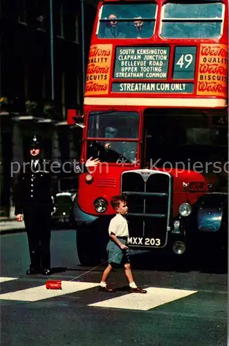 AK / Ansichtskarte London Polizist Point Duty Kat. City of London