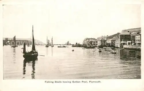 AK / Ansichtskarte Plymouth Plymouth Fishing Boats leaving Sutton Pool Kat. Plymouth