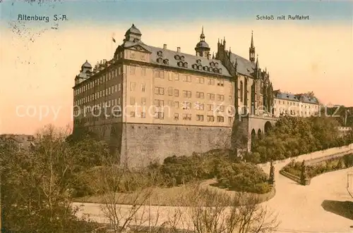 AK / Ansichtskarte Altenburg Thueringen Schloss mit Auffahrt Kat. Altenburg