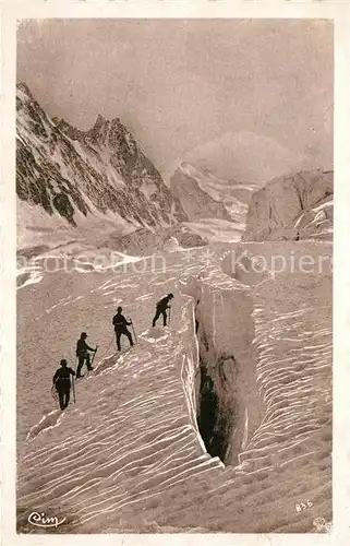 AK / Ansichtskarte Bergsteigen Klettern Massif du Pelvoux Barre des Ecrins Glacier Blanc  Kat. Bergsteigen