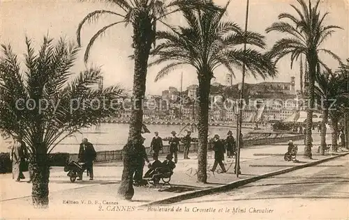 AK / Ansichtskarte Cannes Alpes Maritimes Boulevard de la Croisette et le Mont Chevalier Kat. Cannes