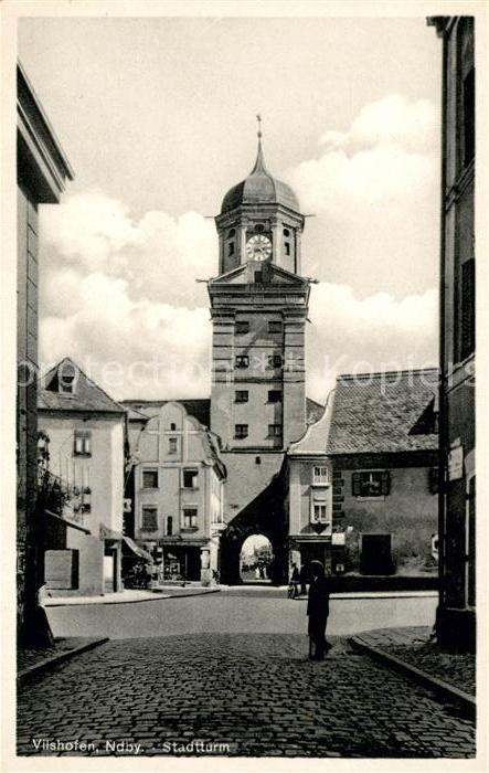 AK / Ansichtskarte Vilshofen Donau Stadtturm Vils mit Stadtpfarrkirche