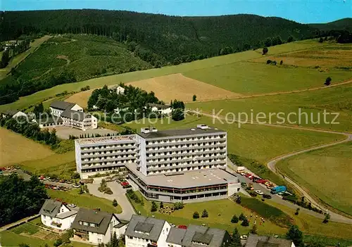 AK / Ansichtskarte Willingen Sauerland Hochsauerlandklinik Fliegeraufnahme Kat. Willingen (Upland)