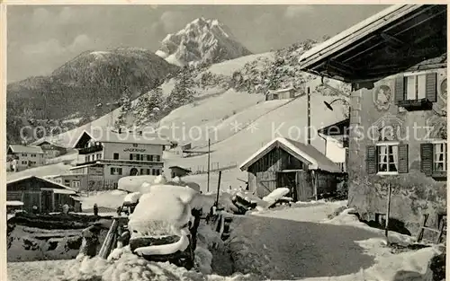 AK / Ansichtskarte Mittenwald Bayern Ortspartie im Winter mit Wetterstein Kat. Mittenwald