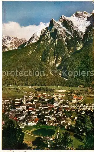 AK / Ansichtskarte Mittenwald Bayern Gesamtansicht mit Karwendelgebirge und Woerner Kat. Mittenwald