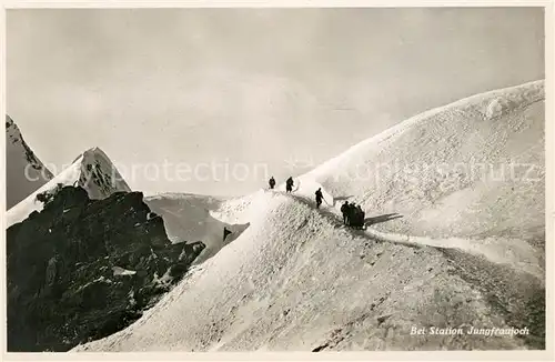 AK / Ansichtskarte Jungfrau BE Bergwandern Station Jungfraujoch Gebirgspanorama Berner Alpen Kat. Jungfrau