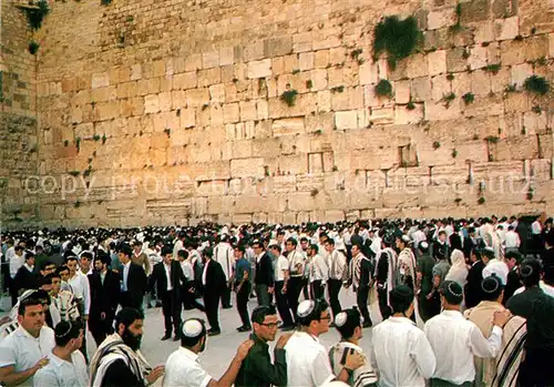AK / Ansichtskarte Jerusalem Yerushalayim Congregation at the Wailing Wall Kat. Israel