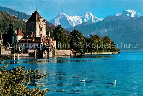 AK / Ansichtskarte Thunersee Schloss Oberhofen mit Eiger Moench und Jungfrau Kat. Thun