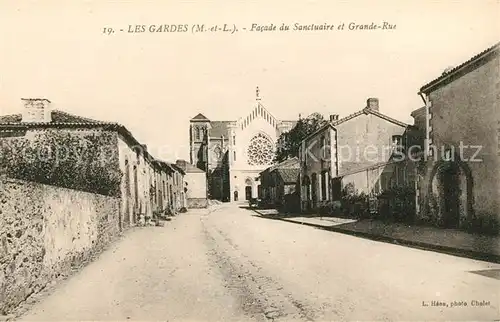 AK / Ansichtskarte Les Gardes Facade du Sanctuaire et Grande Rue Kat. Saint Georges des Gardes