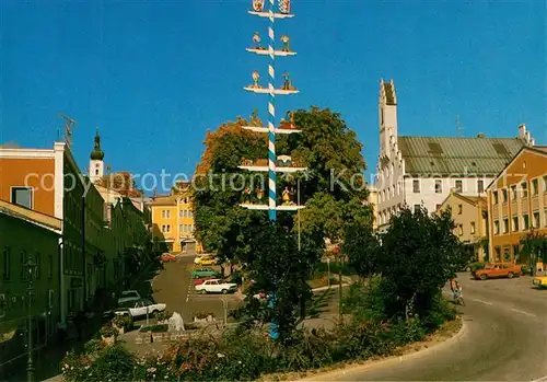 AK / Ansichtskarte Grafenau Niederbayern Stadtplatz mit altem Rathaus  Kat. Grafenau