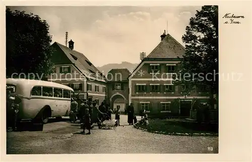 AK / Ansichtskarte Neubeuern Platz Bus Reisegruppe Kat. Neubeuern Inn