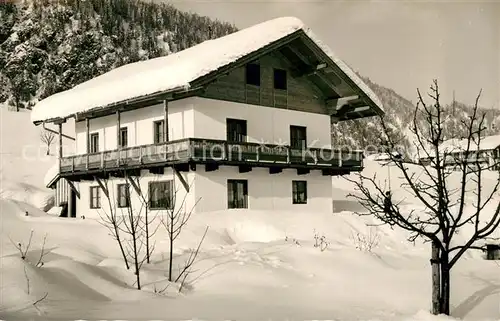 AK / Ansichtskarte Reit Winkl Ferienhaus Pension Winterlandschaft Bayerische Alpen Kat. Reit im Winkl