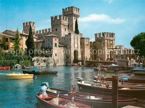 AK / Ansichtskarte Sirmione Lago di Garda Bootshafen Kastell Kat. Italien