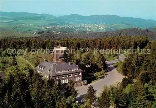 AK / Ansichtskarte Winterberg Hochsauerland Fliegeraufnahme mit Gaststaette Kahler Asten Kat. Winterberg