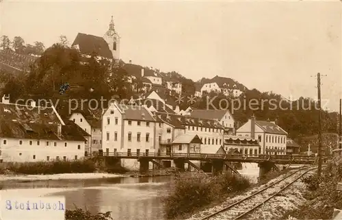 AK / Ansichtskarte Steinbach Ortenburg Eisenbahn am Fluss Blick zur Kirche Kat. Ortenburg