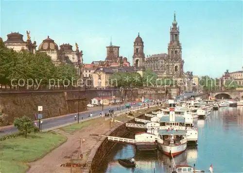 AK / Ansichtskarte Dresden Schiffsanlegestelle mit Bruehlscher Terrasse Kat. Dresden Elbe