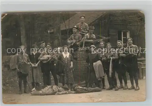 AK / Ansichtskarte Musikanten Schlosshotel Molkenkur Mandoline Trommel Gitarre Gruppenfoto Kat. Musik