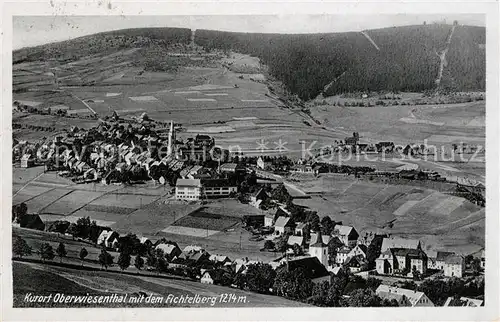 AK / Ansichtskarte Oberwiesenthal Erzgebirge Panorama mit Blick zum Fichtelberg Fliegeraufnahme Kat. Oberwiesenthal