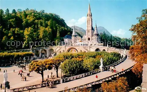 AK / Ansichtskarte Lourdes Hautes Pyrenees La Basilique et Esplanade Kat. Lourdes