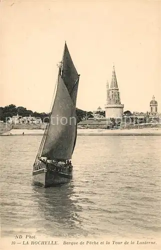 AK / Ansichtskarte La Rochelle Charente Maritime Barque de Peche et la Tour de la Lanterne Kat. La Rochelle