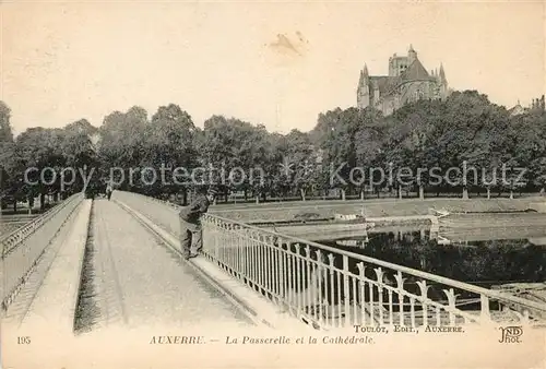 AK / Ansichtskarte Auxerre La Passerelle et la Cathedrale Kat. Auxerre