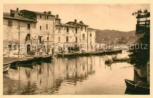 AK / Ansichtskarte Martigues Quartier des Pecheurs Port Bateaux Kat. Martigues