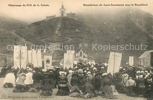 AK / Ansichtskarte Salette Fallavaux La Benediction de Saint Sacrement sous le Brouillard Kat. La Salette Fallavaux