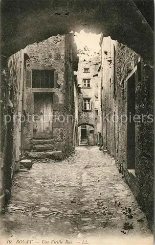 AK / Ansichtskarte Royat Puy de Dome Une vieille rue Kat. Royat