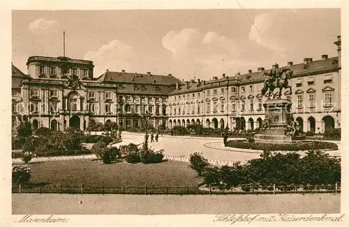 AK / Ansichtskarte Mannheim Schlosshof mit Kaiserdenkmal Reiterstandbild Kupfertiefdruck Kat. Mannheim