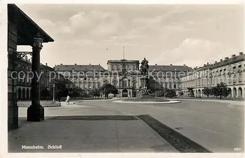 AK / Ansichtskarte Mannheim Schloss Denkmal Reiterstandbild Kat. Mannheim