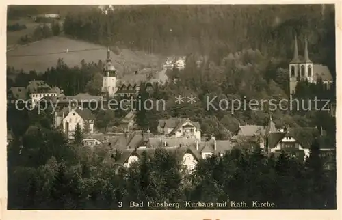 AK / Ansichtskarte Bad Flinsberg Swieradow Zdroj Kurhaus mit Kath Kirche Kat. 