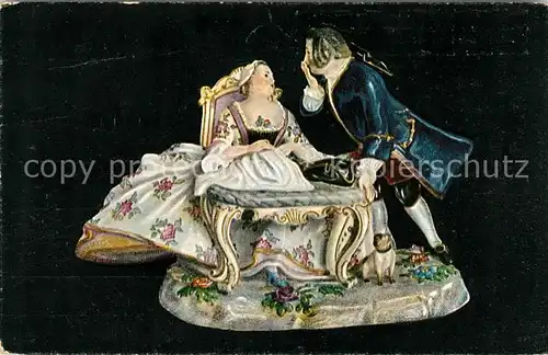 AK / Ansichtskarte Meissen Elbe Sachsen Meissner Porzellan Reifrockdame und Herr Kaendler 1743 Kat. Meissen