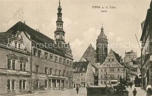 AK / Ansichtskarte Pirna Marktplatz Brunnen Rathaus Kat. Pirna