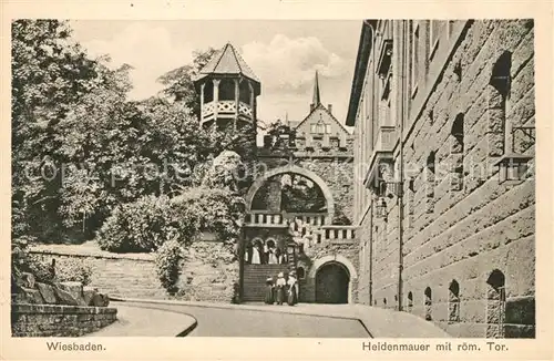 AK / Ansichtskarte Wiesbaden Heidenmauer mit roemischem Tor Kat. Wiesbaden