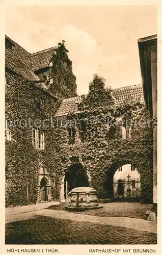 AK / Ansichtskarte Muehlhausen Thueringen Rathaushof mit Brunnen Kat. Muehlhausen Thueringen