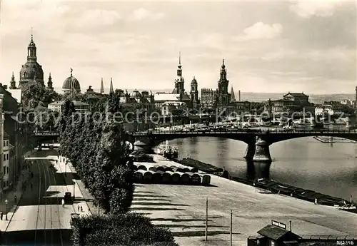 AK / Ansichtskarte Dresden Bruecke der Einheit Frauenkirche  Kat. Dresden Elbe