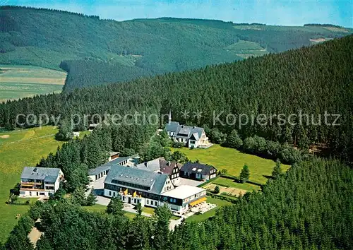 AK / Ansichtskarte Schmallenberg Fliegeraufnahme Berghotel Hoher Knochen Kat. Schmallenberg