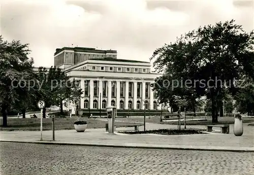 AK / Ansichtskarte Dessau Rosslau Friedensplatz mit Landestheater Kat. Dessau Rosslau