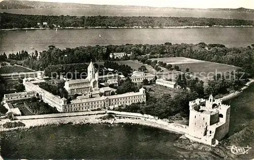 AK / Ansichtskarte Ile Saint Honorat Alpes Maritimes Fliegeraufnahme Kloster 