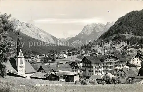 AK / Ansichtskarte Seefeld Tirol Ortsansicht mit Kirche Alpenpanorama Kat. Seefeld in Tirol