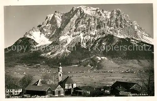AK / Ansichtskarte Lermoos Tirol Ortsansicht mit Kirche Blick zur Zugspitze Wettersteingebirge Serie Deutsche Heimatbilder Kat. Lermoos