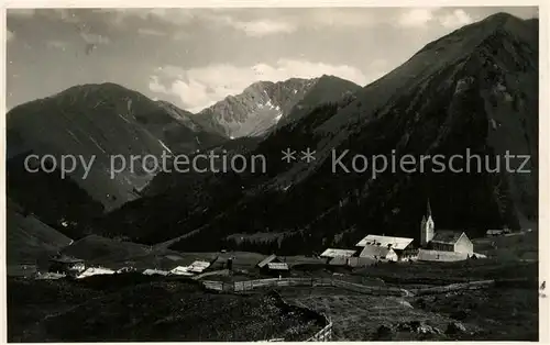 AK / Ansichtskarte Berwang Tirol Ortsansicht mit Kirche Alpenpanorama Kat. Berwang