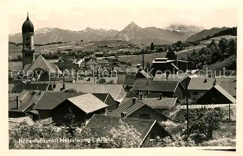 AK / Ansichtskarte Nesselwang Ortsbild mit Kirche Hoehenluftkurort Alpenpanorama Kat. Nesselwang