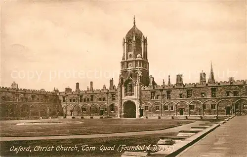 AK / Ansichtskarte Oxford Oxfordshire Christ Church Tom Quad founded 16th Century Kat. Oxford