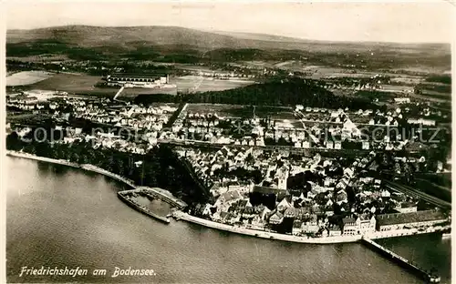 AK / Ansichtskarte Friedrichshafen Bodensee Fliegeraufnahme Kat. Friedrichshafen