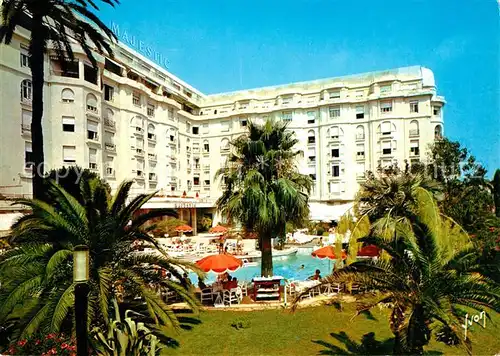 AK / Ansichtskarte Cannes Alpes Maritimes Hotel Majestic et sa Piscine Kat. Cannes