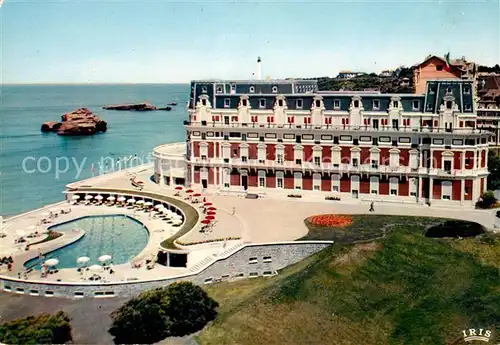 AK / Ansichtskarte Biarritz Pyrenees Atlantiques Hotel du Palais et la piscine Kat. Biarritz