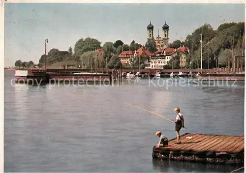 AK / Ansichtskarte Friedrichshafen Bodensee Schloss mit Jachthafen Steg Jungen beim Angeln Kat. Friedrichshafen