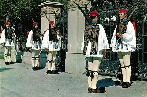 AK / Ansichtskarte Athenes Athen Evzones Presidential Guard Wache Kat. Griechenland